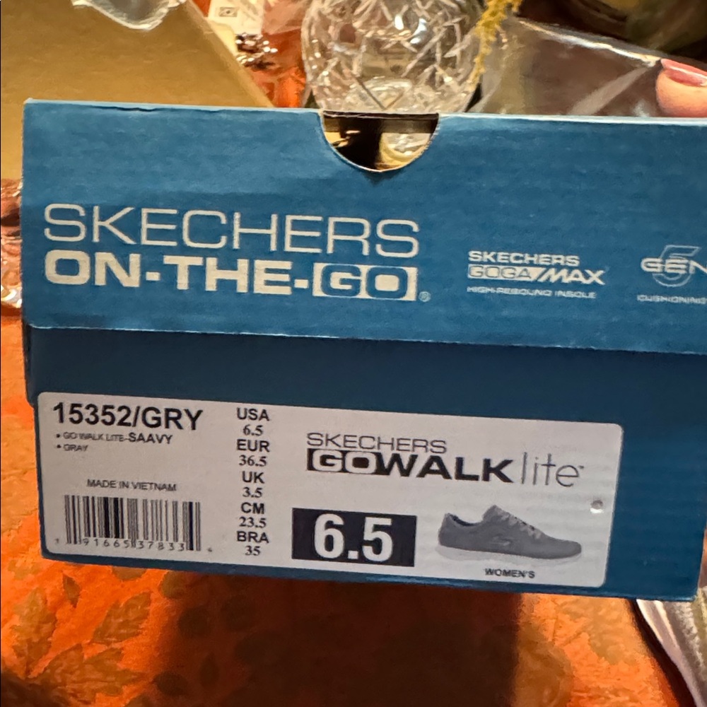 Skechers Ladies NWOT Light Gray Sneakers Size 6.5 - Picture 6 of 10